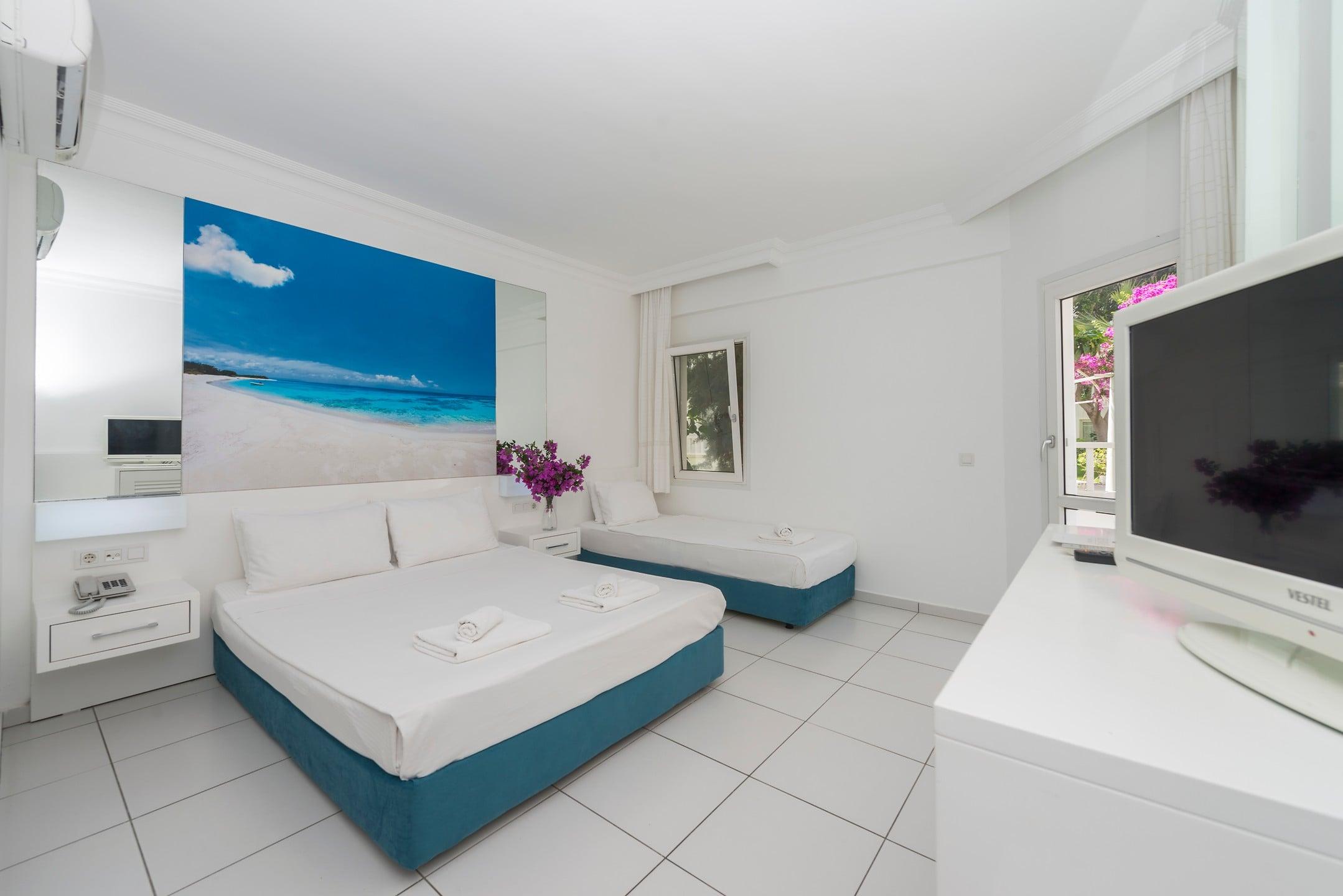 Bendis Beach Hotel — 2