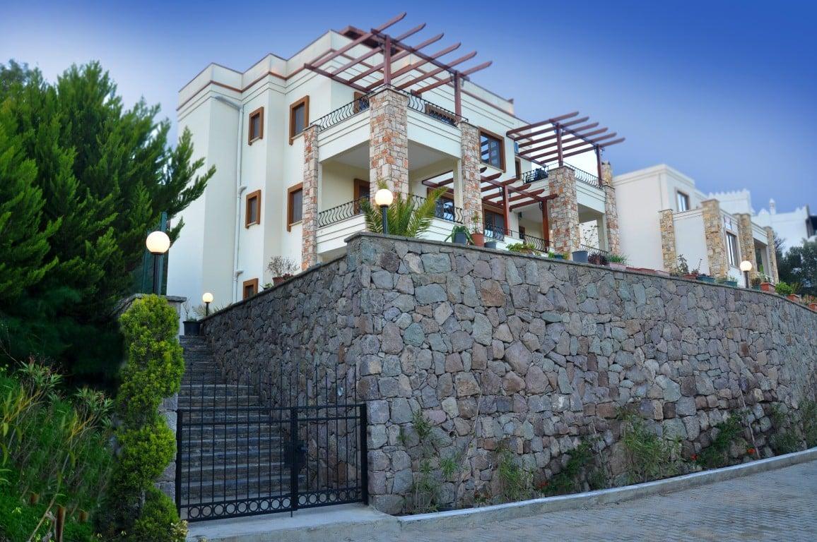 Liona Residence — 3