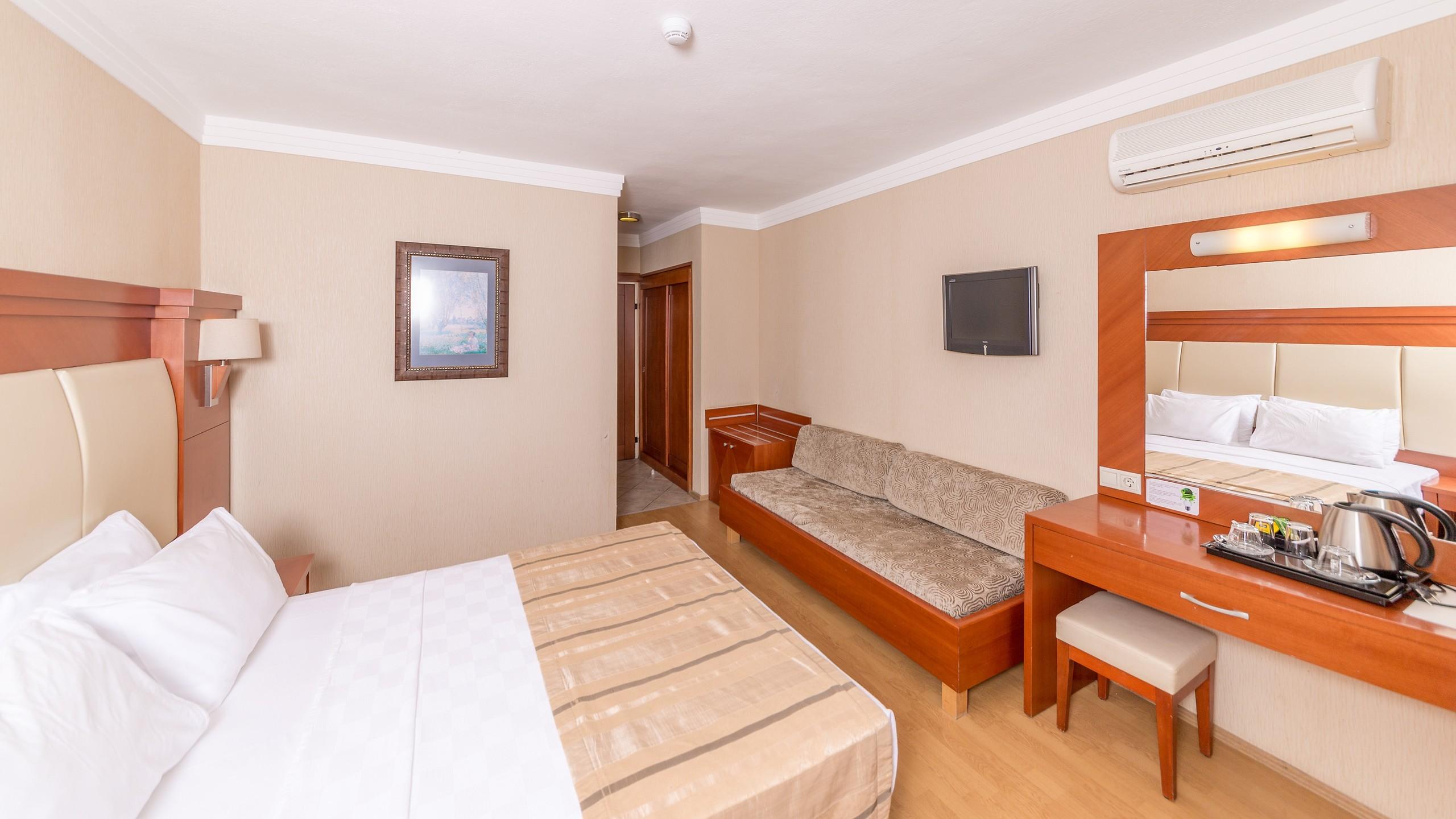 Julian Club Hotel — 6