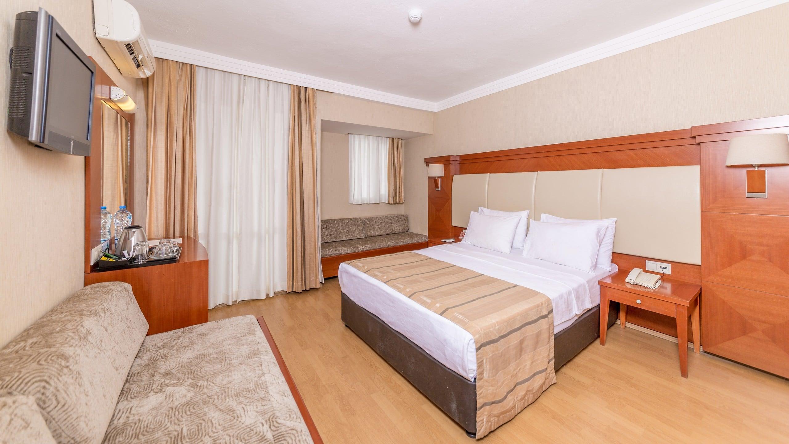 Julian Club Hotel — 3