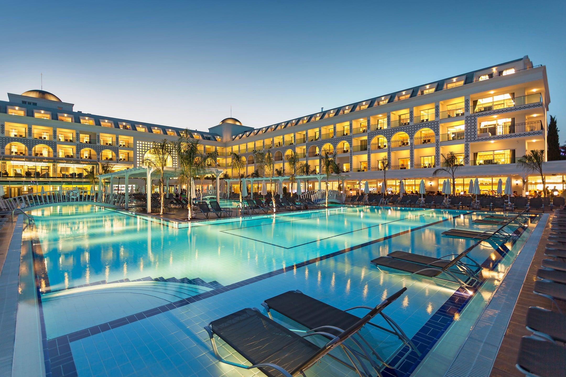 Karmir Resort & Spa