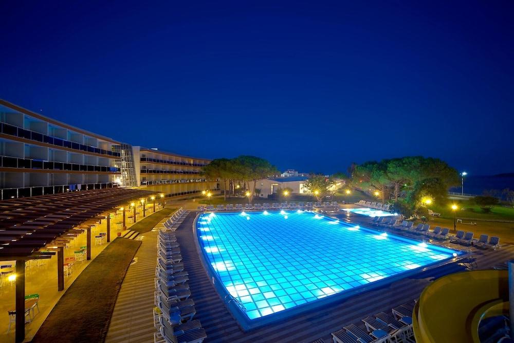 Royal Beach Club — 9