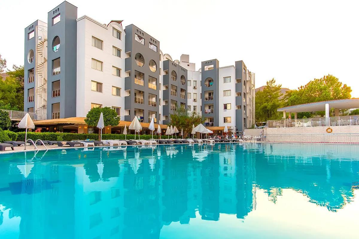 Caprice Beach Hotel — 2