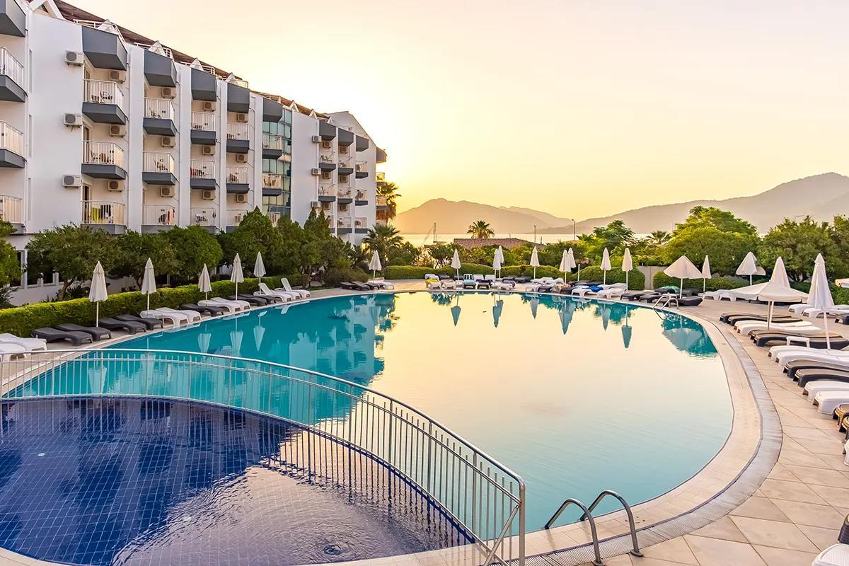 Caprice Beach Hotel — 4