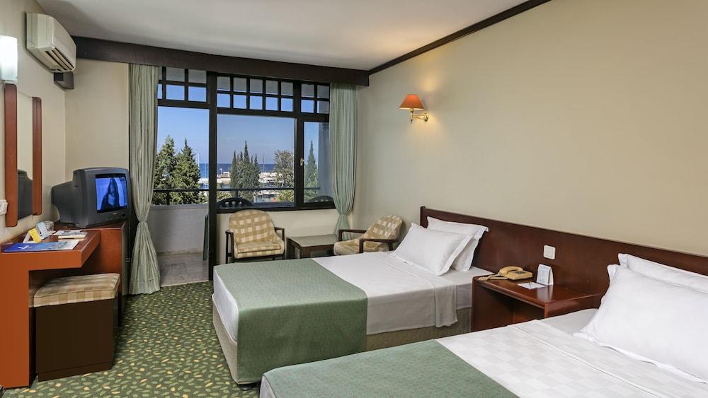 Özkaymak Marina Hotel — 4