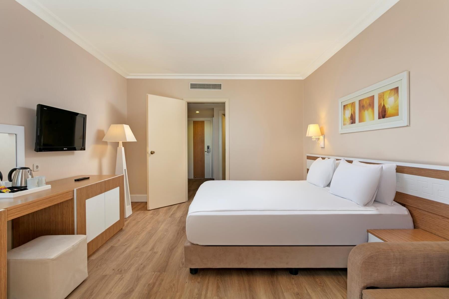Dobedan World Palace Kemer — 1