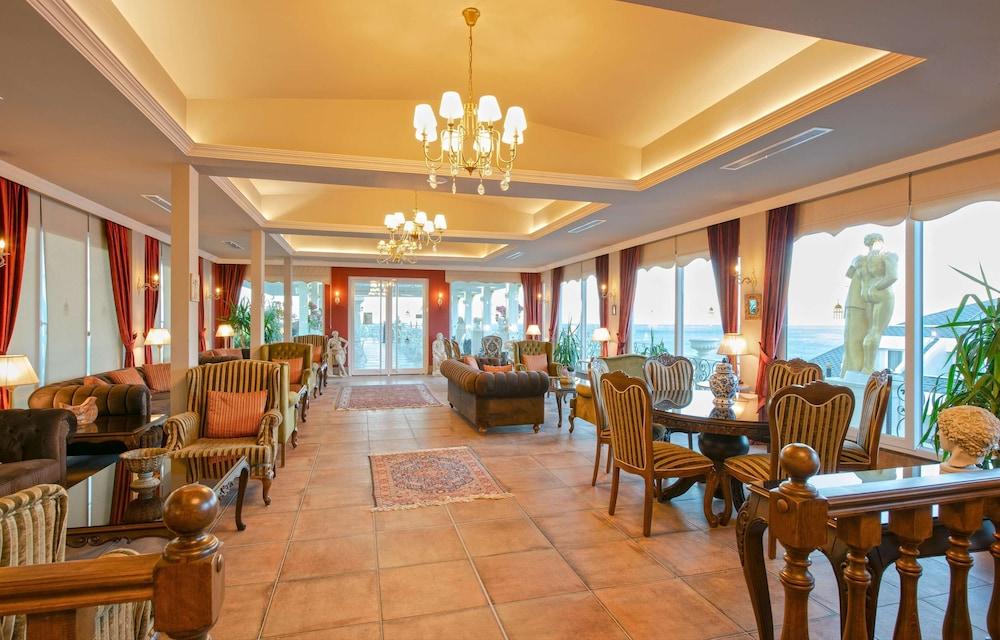 Antique Roman Palace Museum Hotel — 8