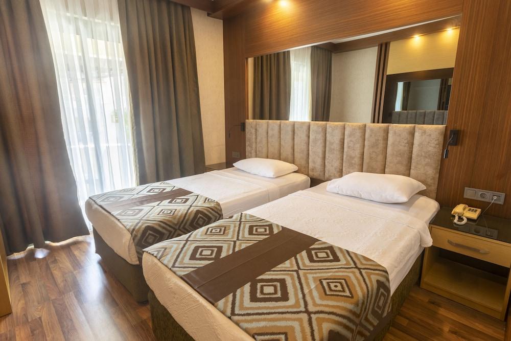 Fame Beach Hotel — 4