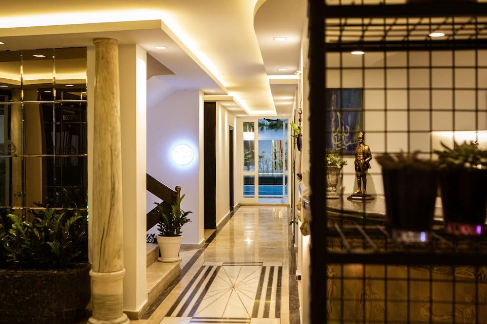 Lara Vista Hotel — 2