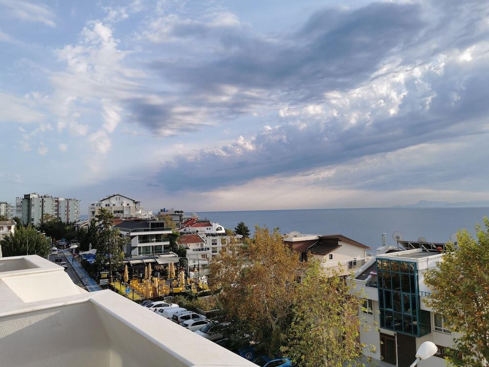 Lara Vista Hotel — 1