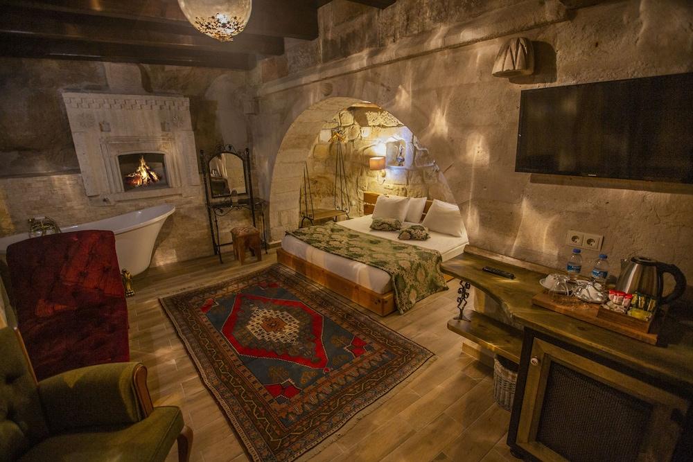 Divan Cave House — 2
