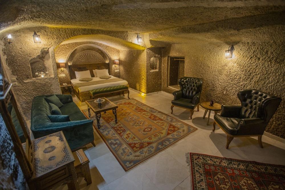 Divan Cave House — 3
