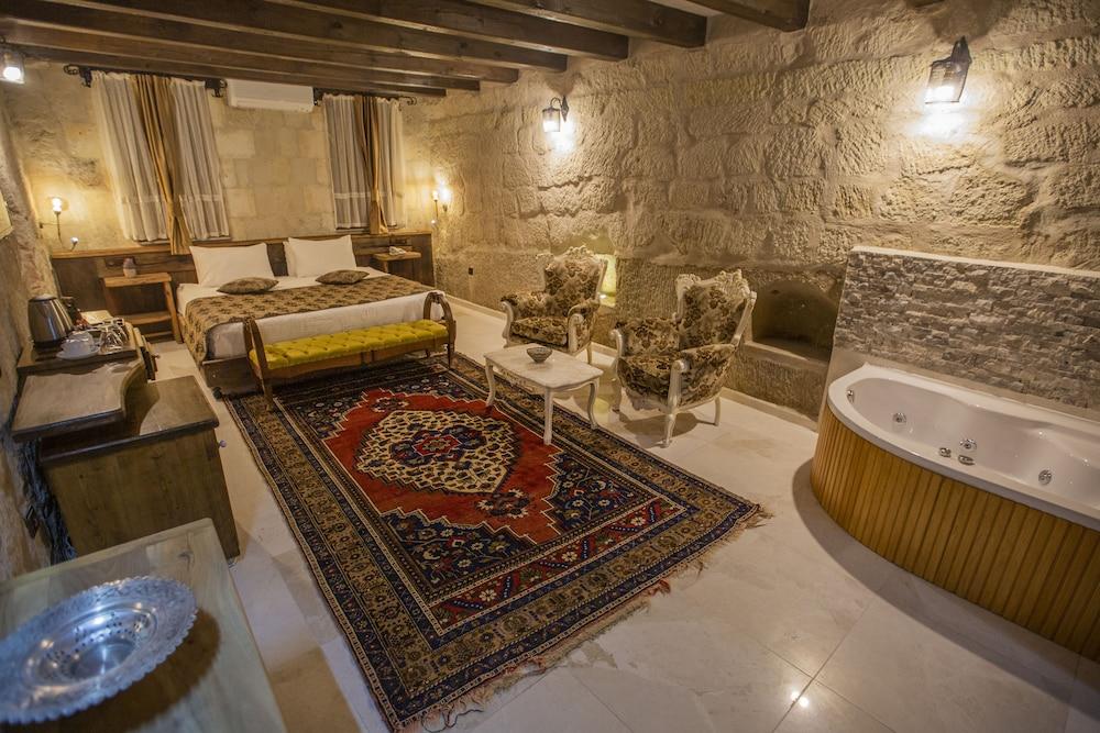 Divan Cave House — 8