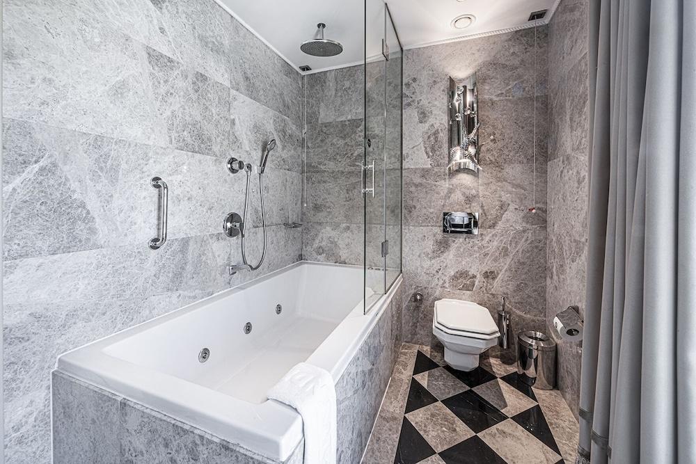 Wyndham Grand Istanbul Kalamis Marina Hotel — 10