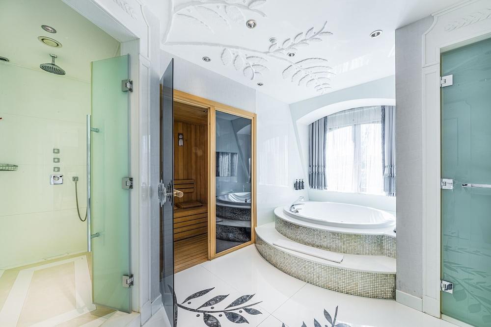 Wyndham Grand Istanbul Kalamis Marina Hotel — 5