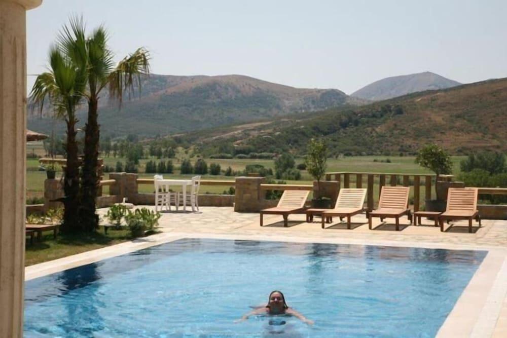 Anemos Hotel — 10