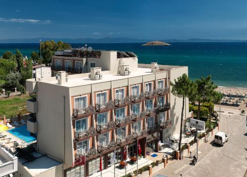 Asmira Royal Deluxe Hotel — 3