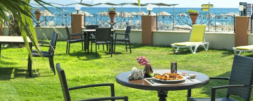 Asmira Royal Deluxe Hotel — 5