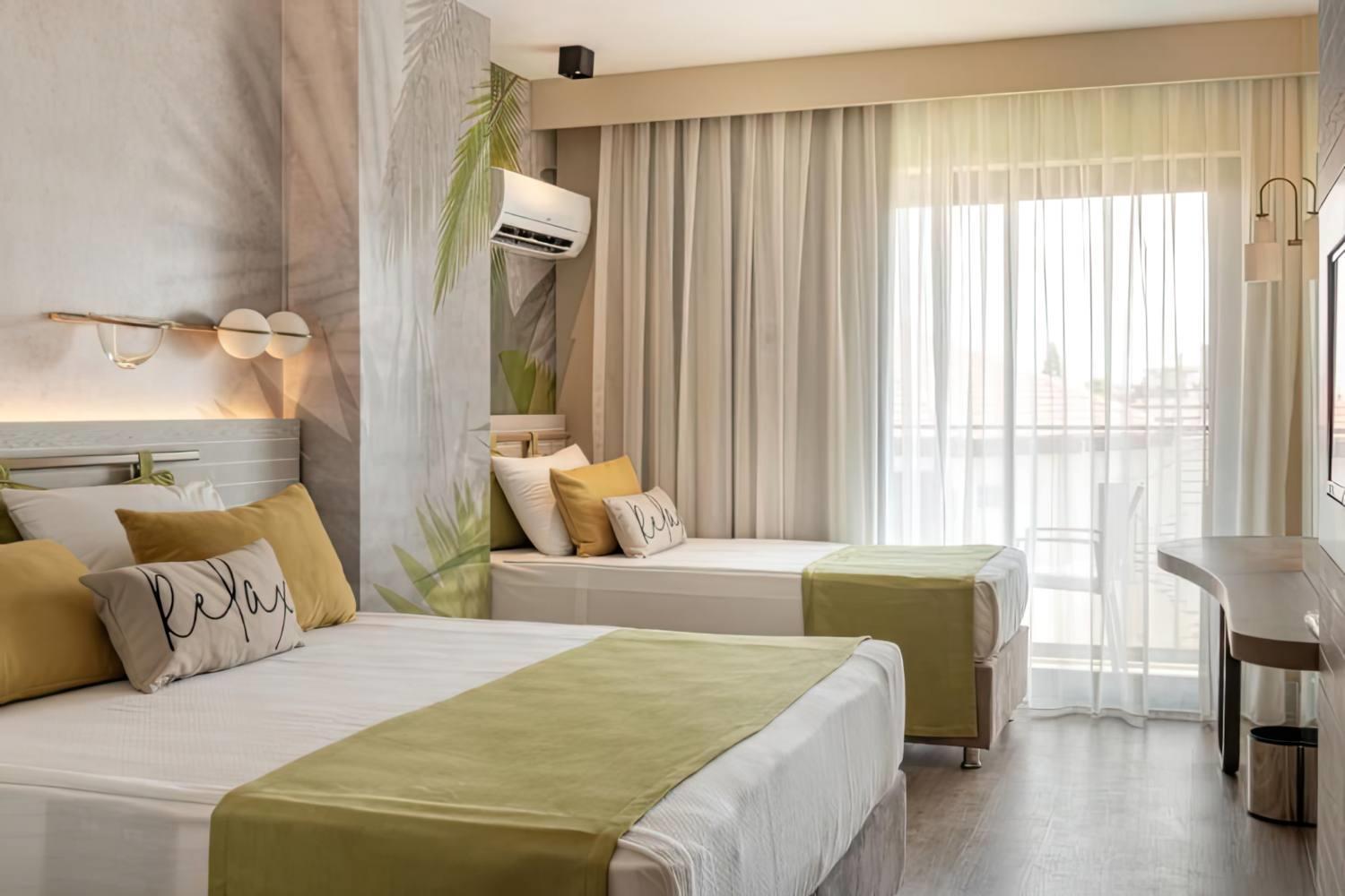 Side Square Hotel — 4