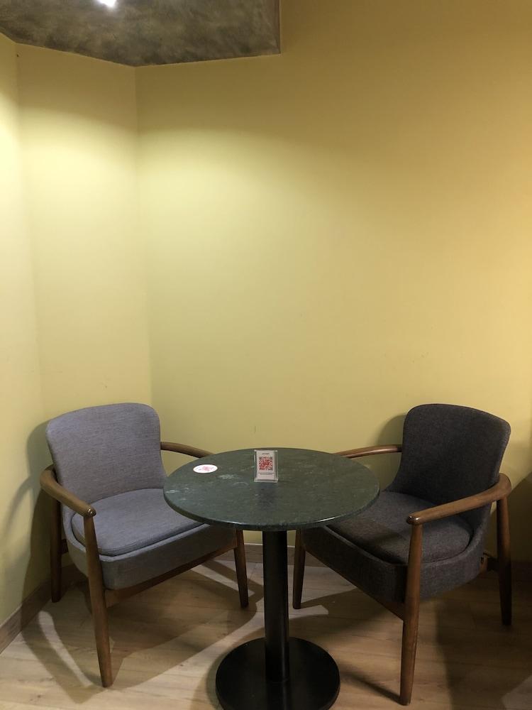 Redstone Hotel — 4