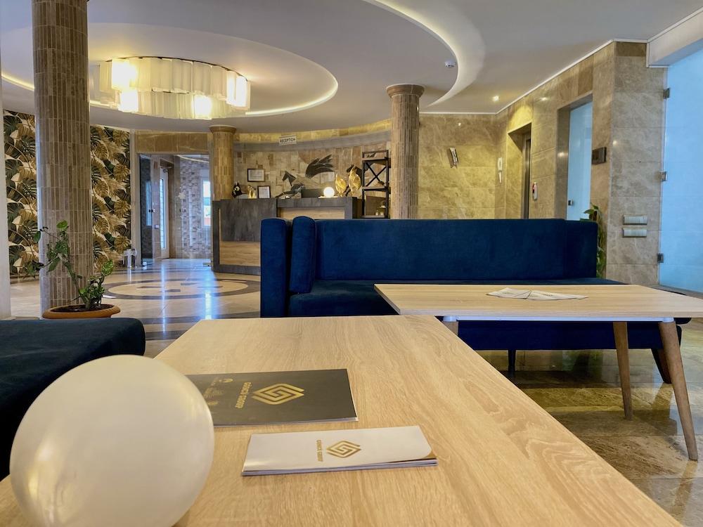 Blackmoon Villa Hotel
