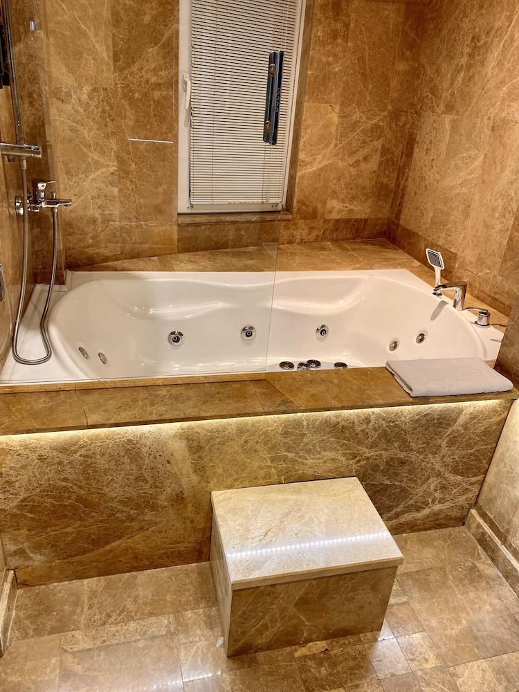 Blackmoon Villa Hotel — 4