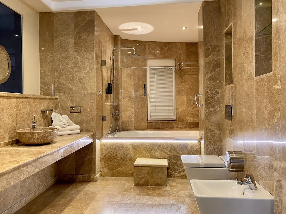 Blackmoon Villa Hotel — 2
