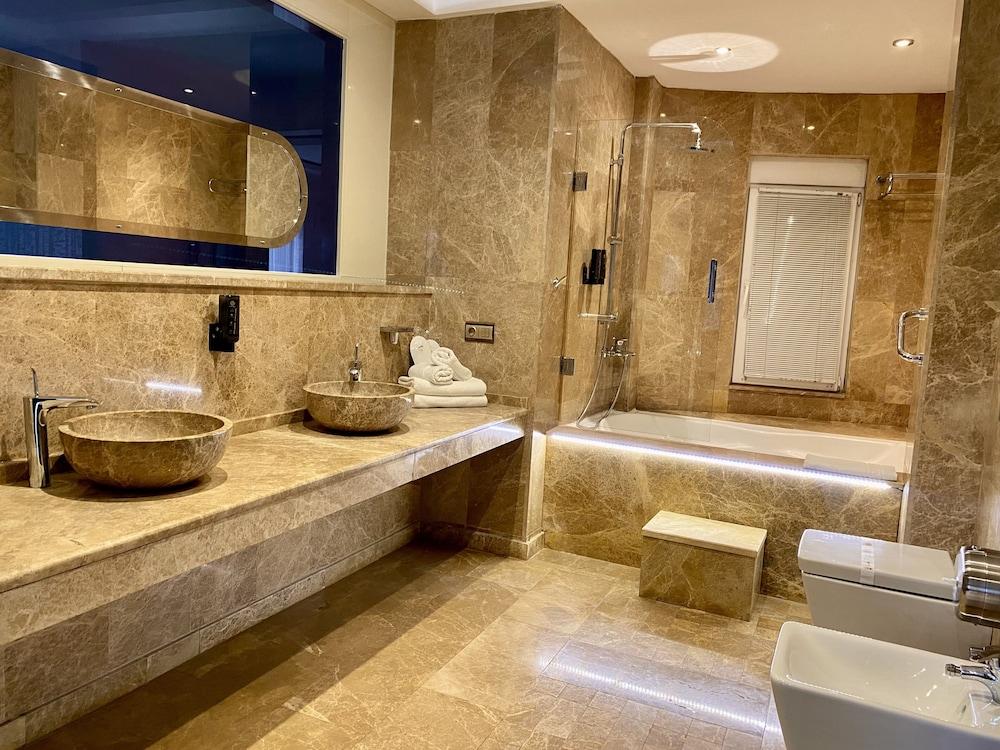 Blackmoon Villa Hotel — 5