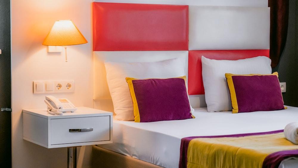 Orange Owl Hotel — 9