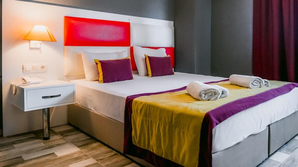 Orange Owl Hotel — 8