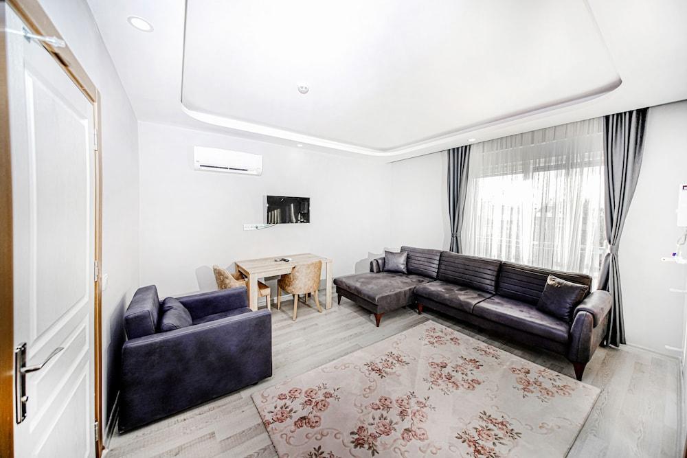 Adam Apart Hotel 2