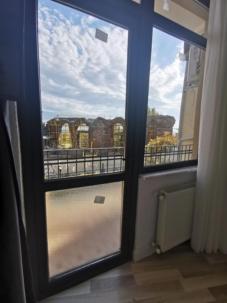 Efzen Hotel — 1