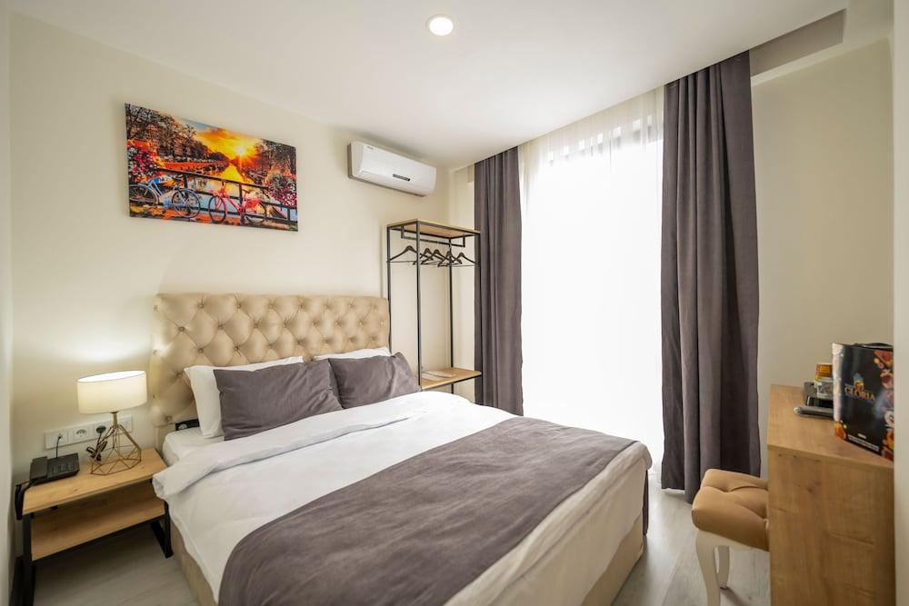 Gloria Airport Hotel — 4