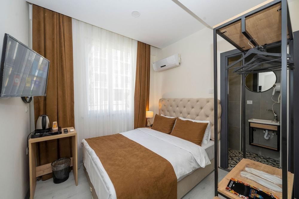 Gloria Airport Hotel — 1