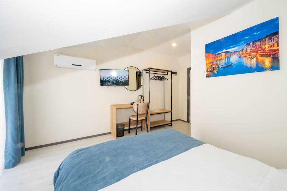 Gloria Airport Hotel — 6