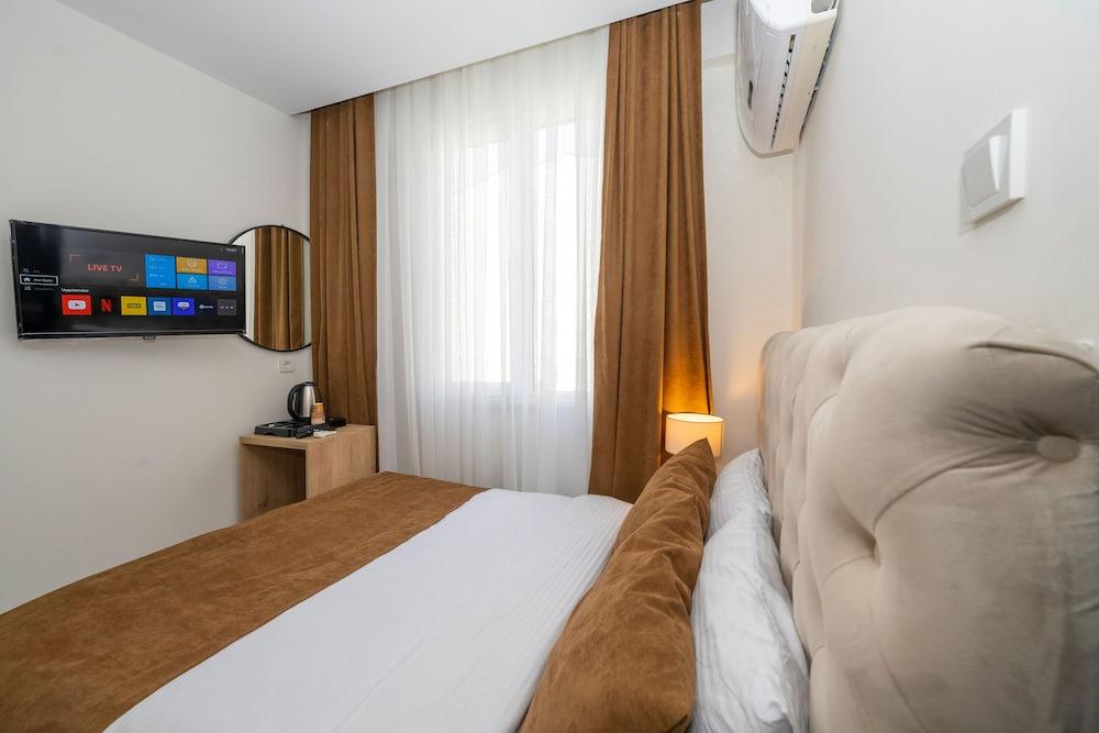 Gloria Airport Hotel — 9