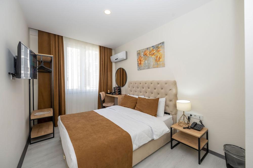 Gloria Airport Hotel — 3
