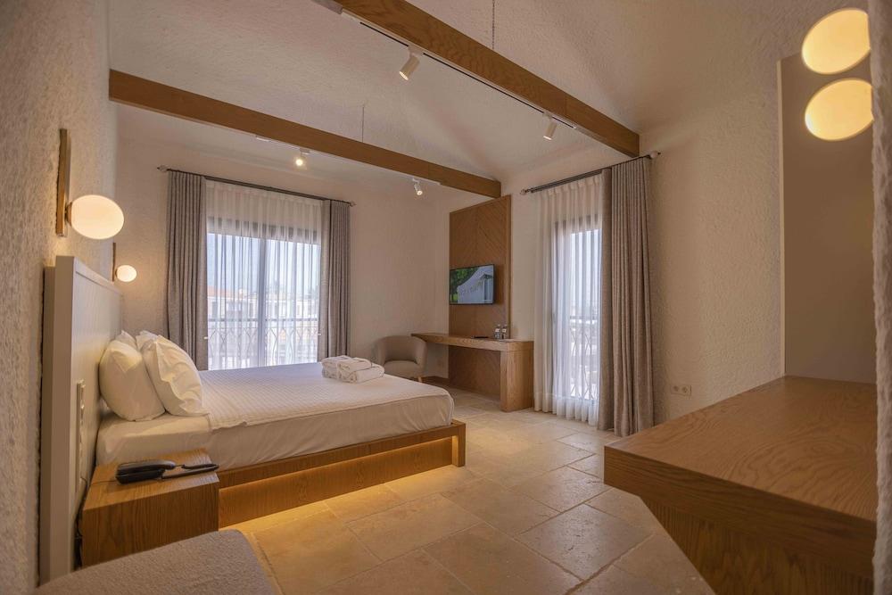June Hotel Alaçatı — 10