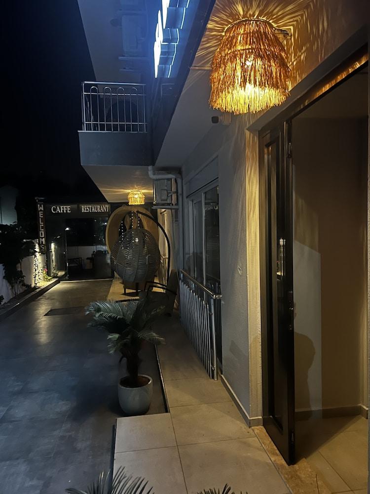 Dea Del Hotel — 5