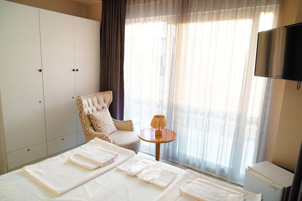 Dea Del Hotel — 10