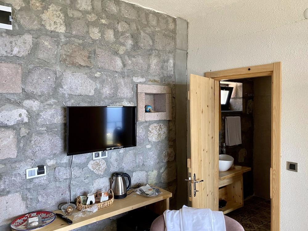 Assos Karadut Tas Otel