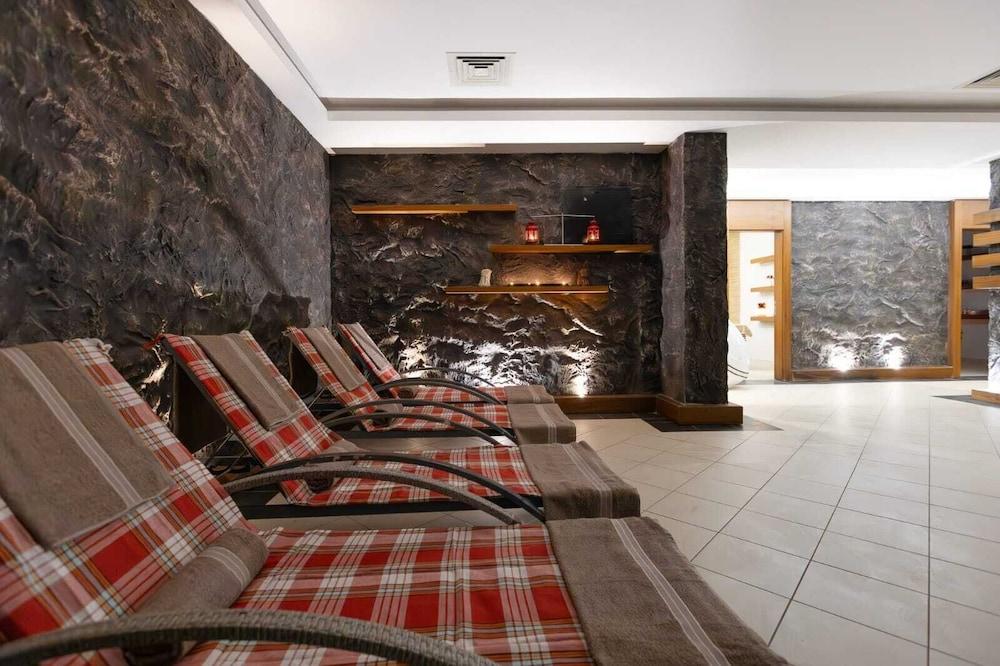 Bonjur Hotel Thermal & Wellness Club — 9