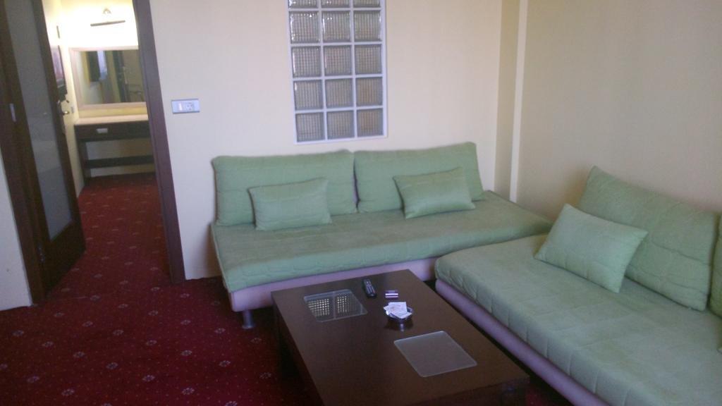 Halley Hotel — 5