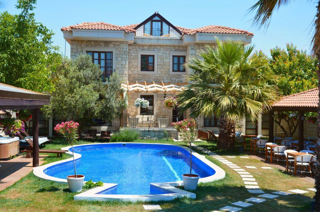 World City Alacati Hotel — 3