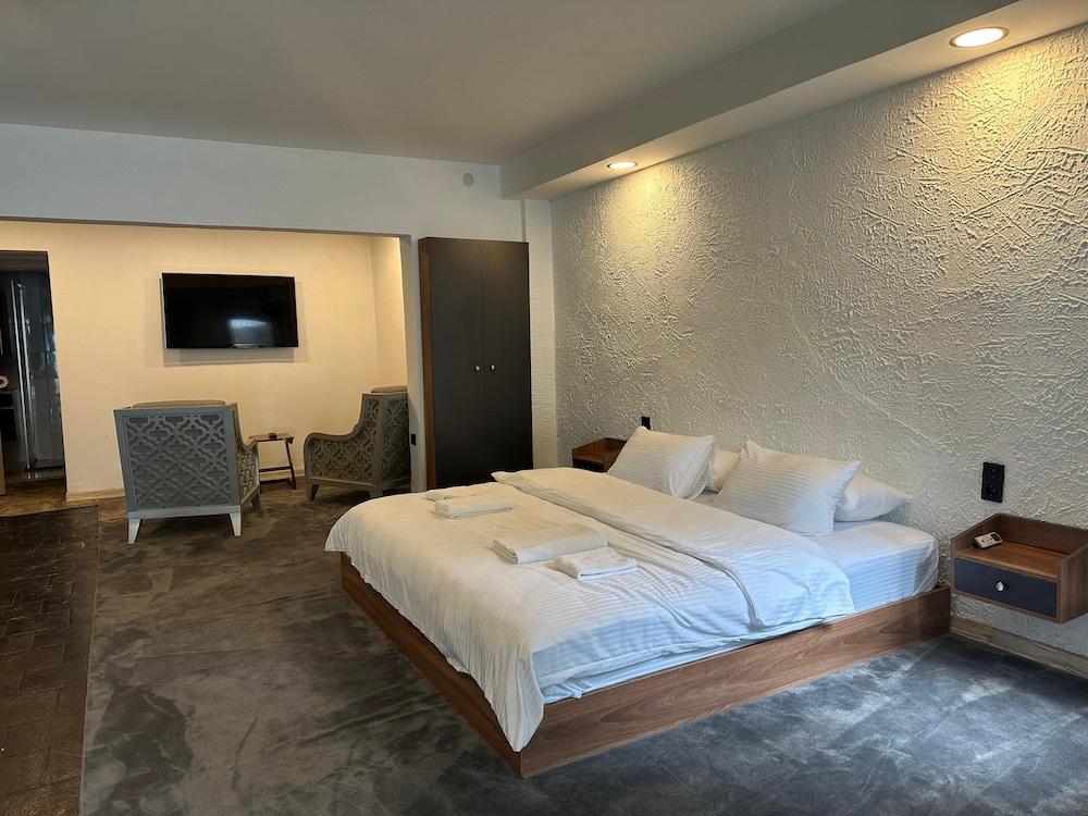 Mavilla Hotel — 5