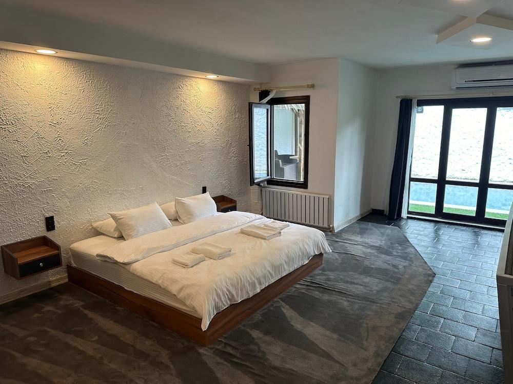 Mavilla Hotel — 6