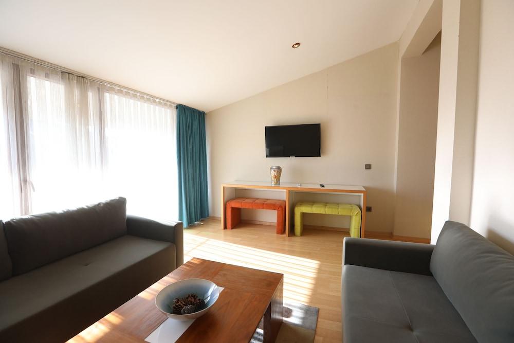 Mezzo Hotel — 10