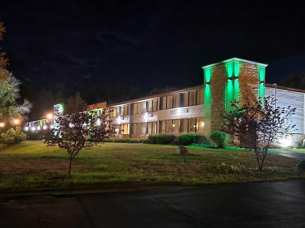 Wingate by Wyndham Lake George — 6