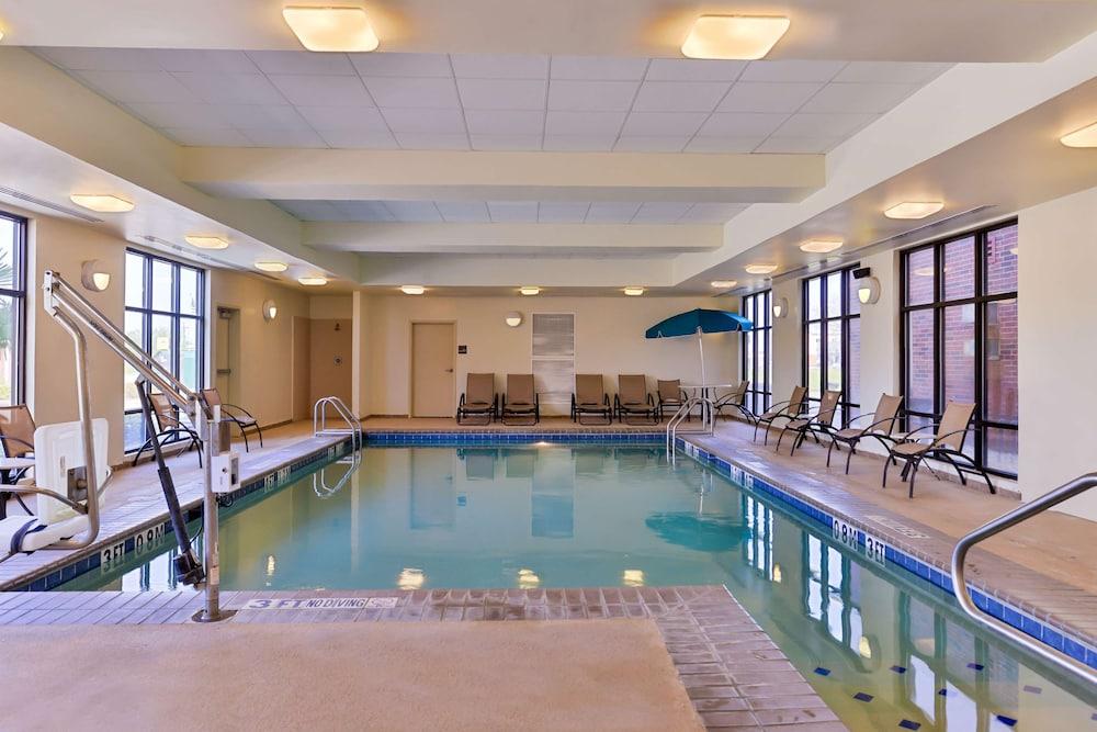 Hampton Inn Gonzales — 5