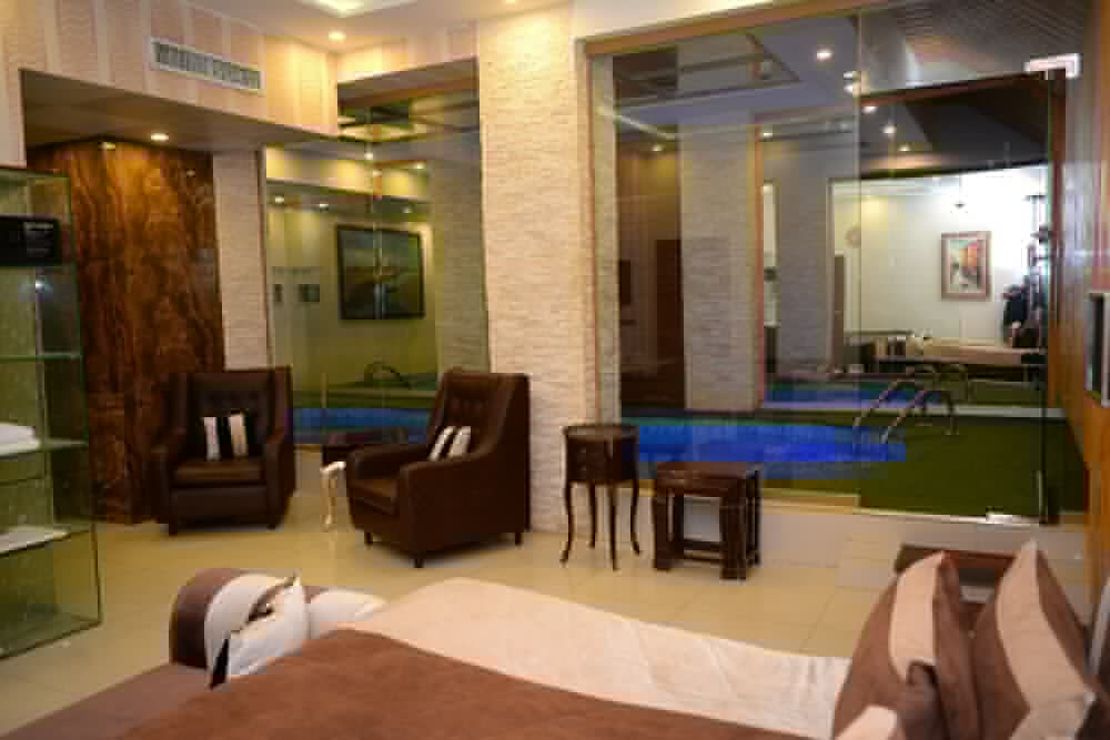 Hilton Suites (Local) 1004535 — 6